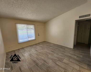 3646 N 67th Avenue - Photo Thumbnail 3