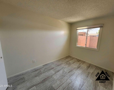 3646 N 67th Avenue - Photo Thumbnail 5