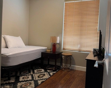 4337 E Vaughn Avenue - Photo Thumbnail 31