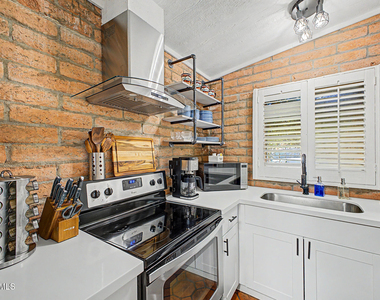 3046 N 32nd Street - Photo Thumbnail 11