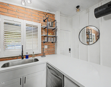 3046 N 32nd Street - Photo Thumbnail 12