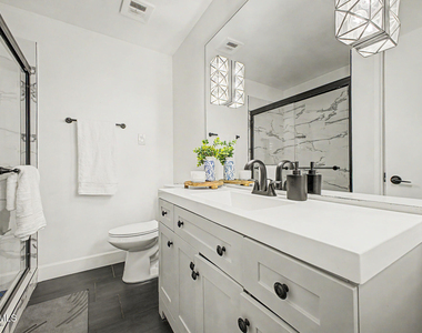 3046 N 32nd Street - Photo Thumbnail 16