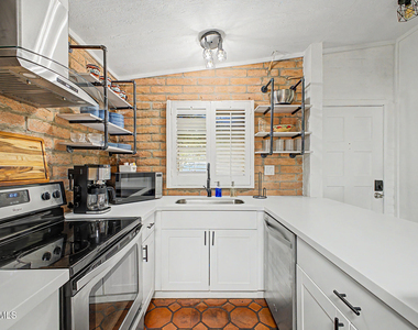 3046 N 32nd Street - Photo Thumbnail 9