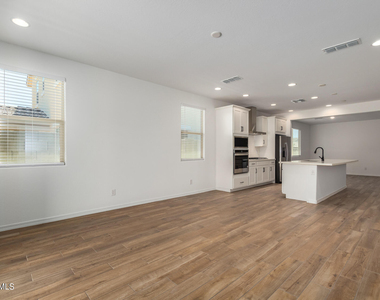 17318 W Surrey Drive - Photo Thumbnail 13