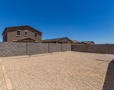 17318 W Surrey Drive - Photo Thumbnail 39