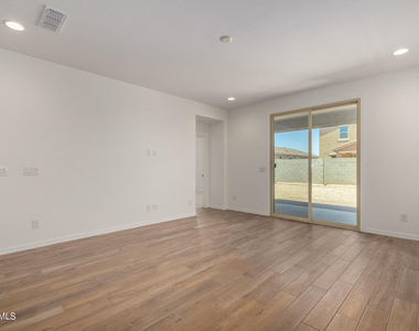 17318 W Surrey Drive - Photo Thumbnail 11
