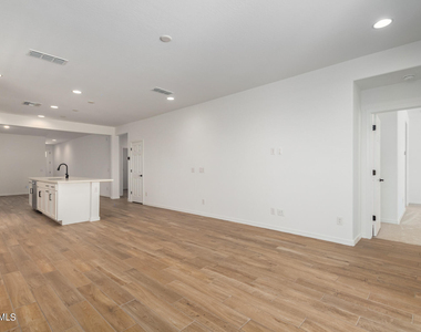 17318 W Surrey Drive - Photo Thumbnail 12
