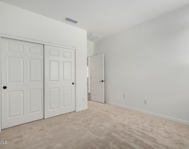 17318 W Surrey Drive - Photo Thumbnail 31