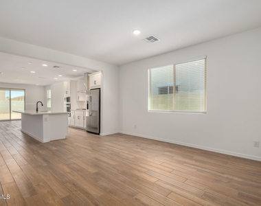 17318 W Surrey Drive - Photo Thumbnail 6