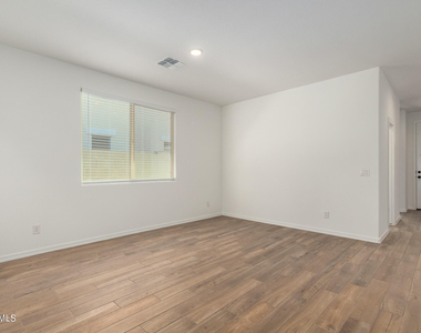 17318 W Surrey Drive - Photo Thumbnail 9