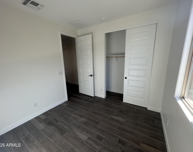 1626 E Evelyn Street - Photo Thumbnail 9