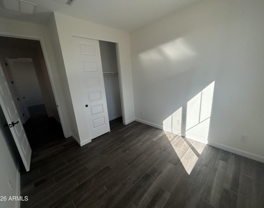 1626 E Evelyn Street - Photo Thumbnail 3
