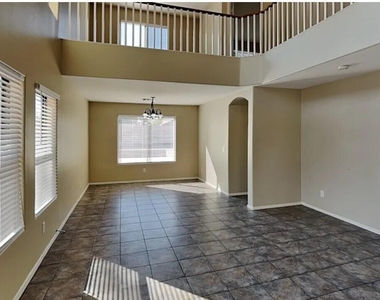 11401 W Windsor Avenue - Photo Thumbnail 2