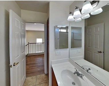 11401 W Windsor Avenue - Photo Thumbnail 16