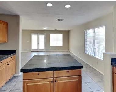 11401 W Windsor Avenue - Photo Thumbnail 6