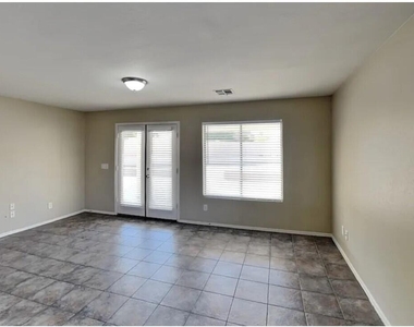 11401 W Windsor Avenue - Photo Thumbnail 3