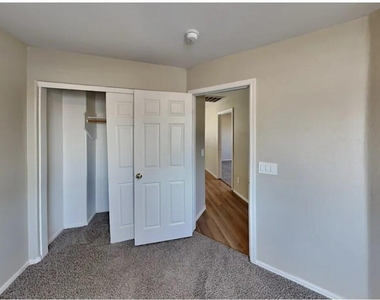 11401 W Windsor Avenue - Photo Thumbnail 10