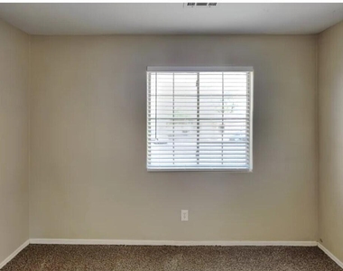 11401 W Windsor Avenue - Photo Thumbnail 12