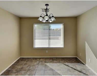 11401 W Windsor Avenue - Photo Thumbnail 7