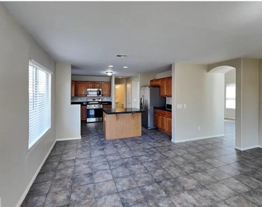 11401 W Windsor Avenue - Photo Thumbnail 4