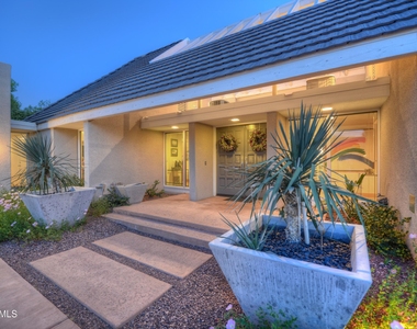 1523 W Vista Avenue - Photo Thumbnail 1