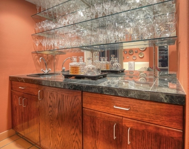 1523 W Vista Avenue - Photo Thumbnail 4