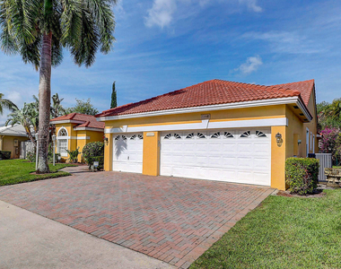 10207 Allamanda Boulevard - Photo Thumbnail 2