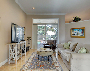 10207 Allamanda Boulevard - Photo Thumbnail 4