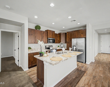 3413 N Loma Vista - Photo Thumbnail 2