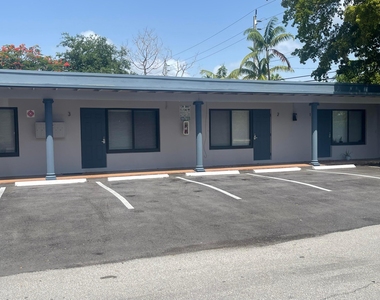 824 Ne 4th Street - Photo Thumbnail 2