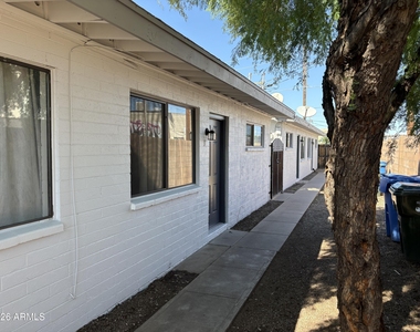1736 W Sherman Street - Photo Thumbnail 2