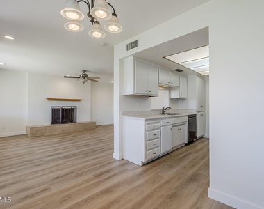 1904 E Manhatton Drive - Photo Thumbnail 18