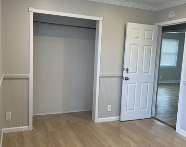 511 W Palm Street - Photo Thumbnail 7
