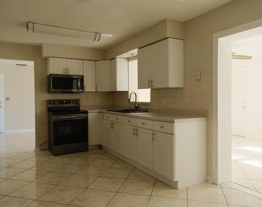 980 Woodland Avenue - Photo Thumbnail 2