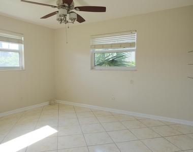 980 Woodland Avenue - Photo Thumbnail 6