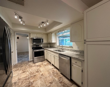404 21st Street Se - Photo Thumbnail 3