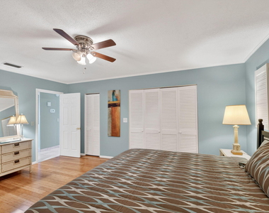 2111 Ne 1st Court - Photo Thumbnail 24
