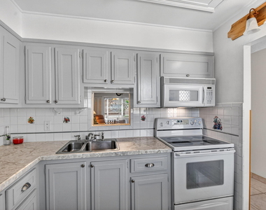 2111 Ne 1st Court - Photo Thumbnail 9