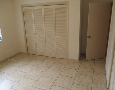 9077 E Highland Pines Drive - Photo Thumbnail 15