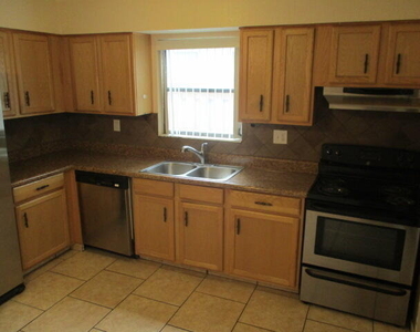 9077 E Highland Pines Drive - Photo Thumbnail 6