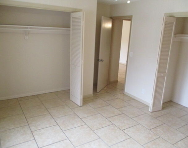 9077 E Highland Pines Drive - Photo Thumbnail 13
