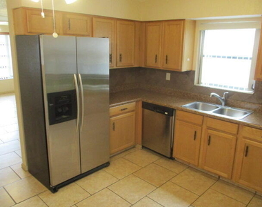 9077 E Highland Pines Drive - Photo Thumbnail 7