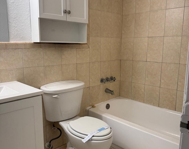 3370 Ne 16th Terrace - Photo Thumbnail 2