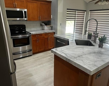 6063 Sunberry Circle - Photo Thumbnail 4