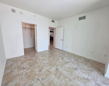 1900 N Bayshore Drive - Photo Thumbnail 32