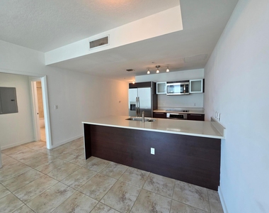 1900 N Bayshore Drive - Photo Thumbnail 30