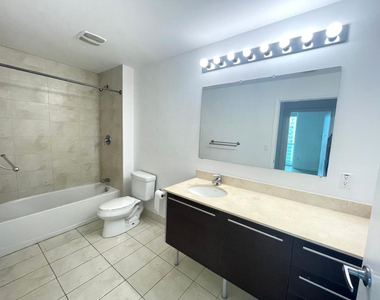 1900 N Bayshore Drive - Photo Thumbnail 7