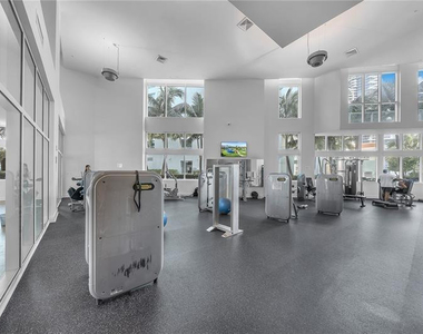 1900 N Bayshore Drive - Photo Thumbnail 11
