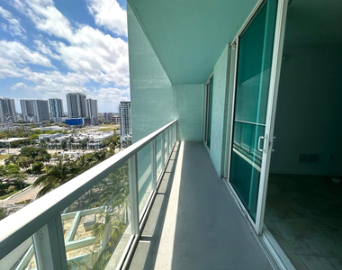 1900 N Bayshore Drive - Photo Thumbnail 4