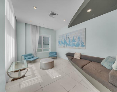 1900 N Bayshore Drive - Photo Thumbnail 15